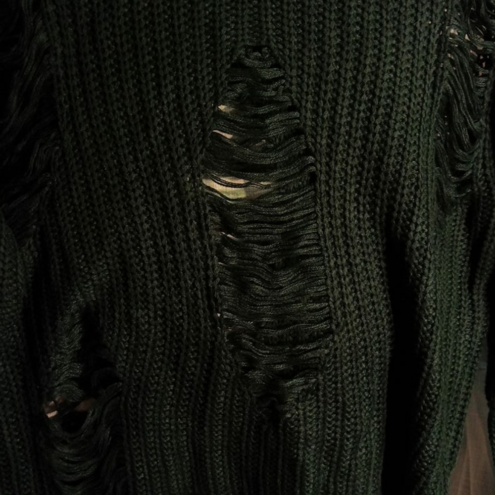 Runway NWOT 7 dark green sweater with open places - Picture 2 of 5